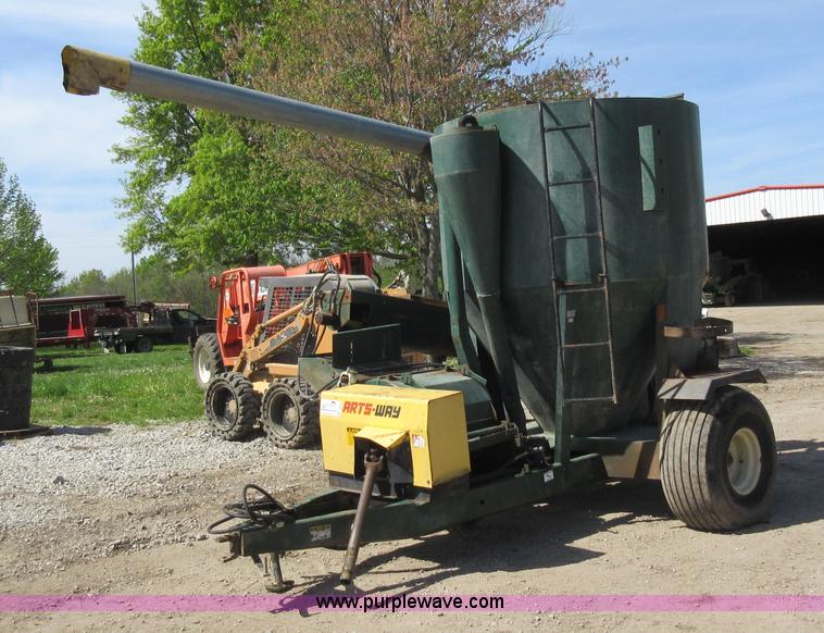 image for item G6627 Arts-Way 500A feed mixer