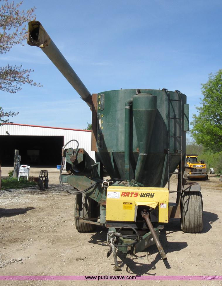 image for item G6627 Arts-Way 500A feed mixer