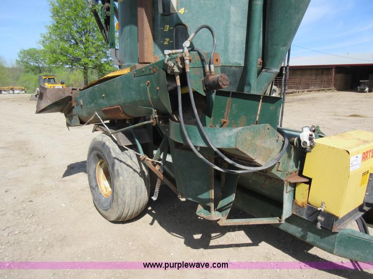 image for item G6627 Arts-Way 500A feed mixer