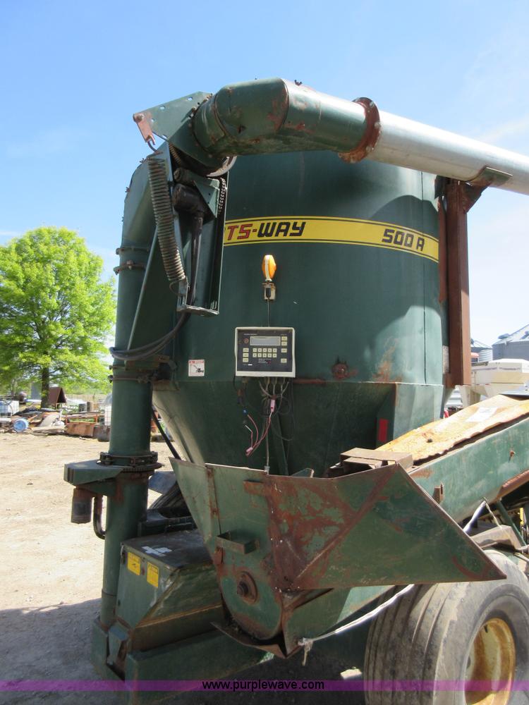 image for item G6627 Arts-Way 500A feed mixer