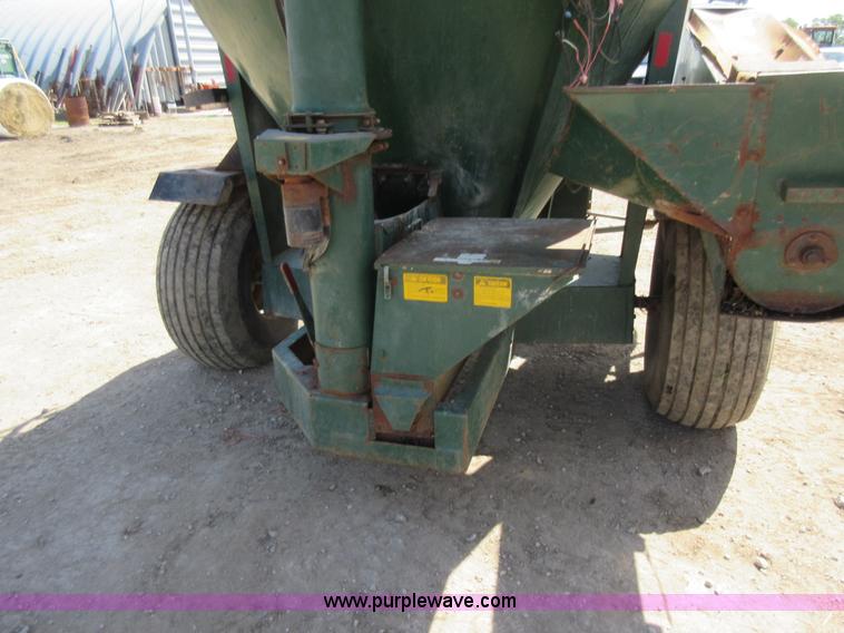 image for item G6627 Arts-Way 500A feed mixer