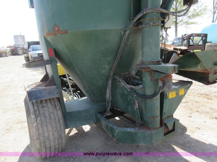 image for item G6627 Arts-Way 500A feed mixer