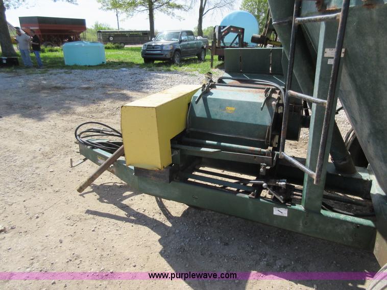 image for item G6627 Arts-Way 500A feed mixer