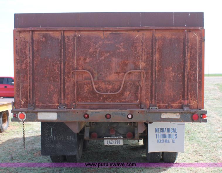 image for item H1527 1966 International Loadstar 1600 grain truck
