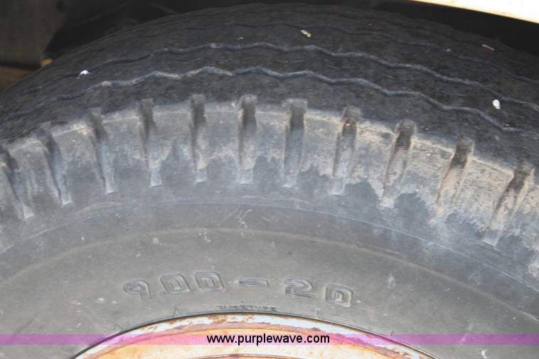 image for item H1527 1966 International Loadstar 1600 grain truck