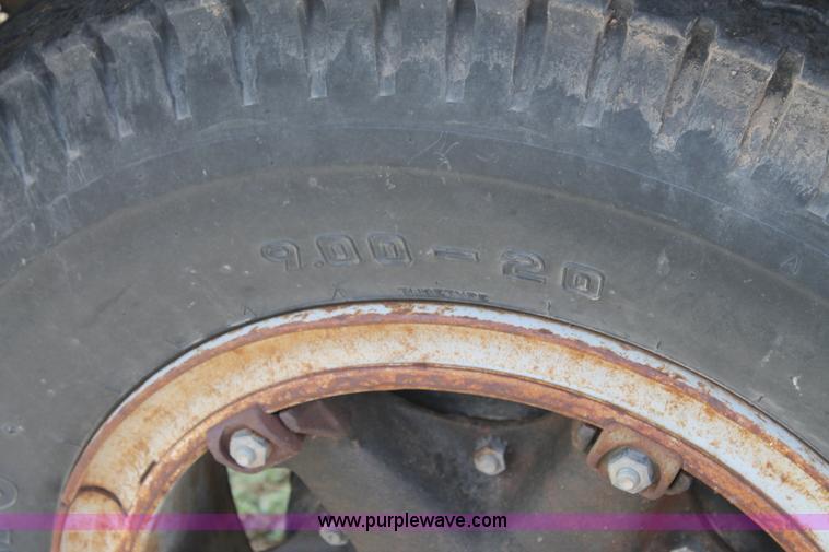 image for item H1527 1966 International Loadstar 1600 grain truck