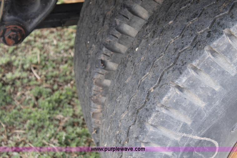 image for item H1527 1966 International Loadstar 1600 grain truck