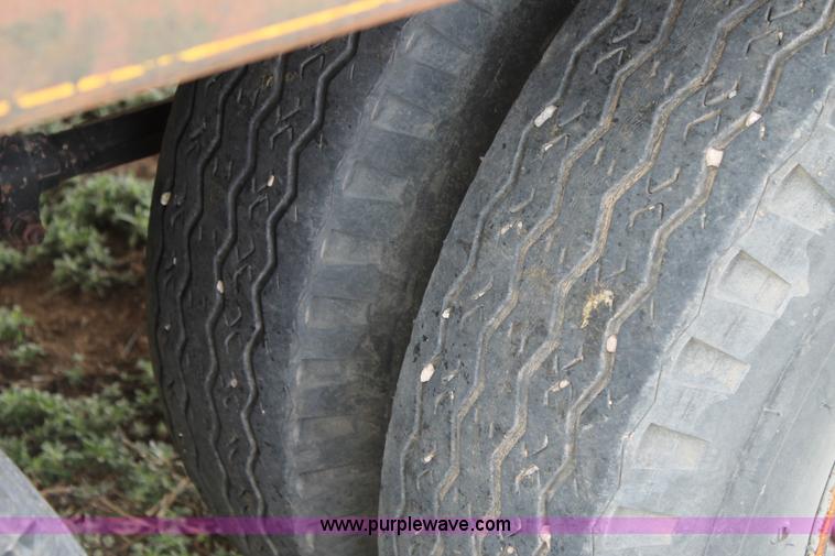 image for item H1527 1966 International Loadstar 1600 grain truck