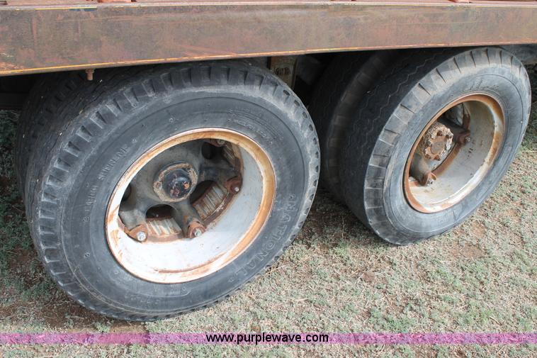 image for item H1527 1966 International Loadstar 1600 grain truck