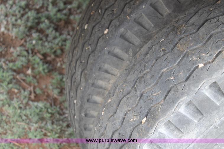 image for item H1527 1966 International Loadstar 1600 grain truck