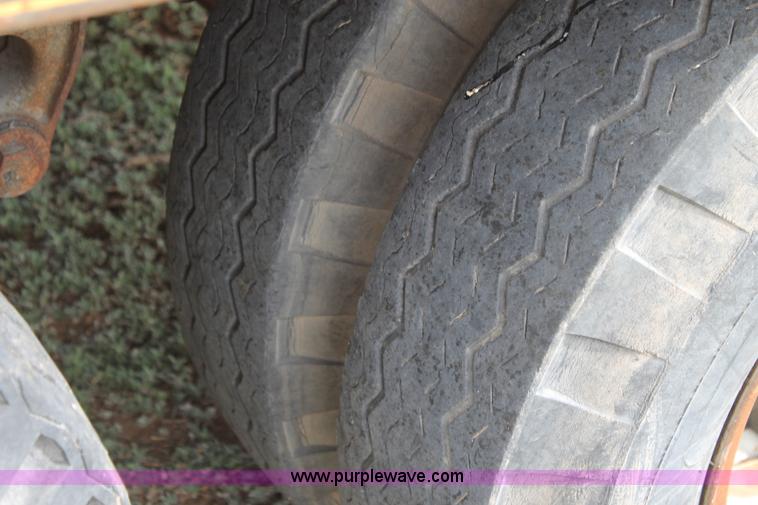 image for item H1527 1966 International Loadstar 1600 grain truck