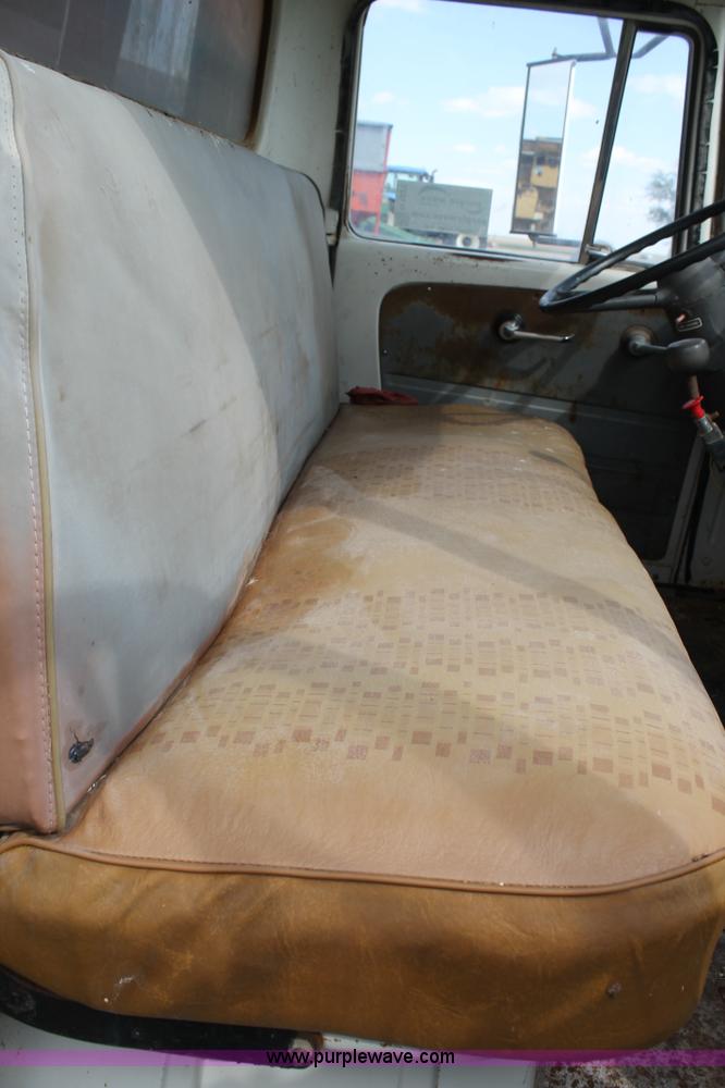 image for item H1527 1966 International Loadstar 1600 grain truck