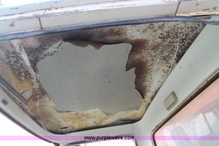 image for item H1527 1966 International Loadstar 1600 grain truck