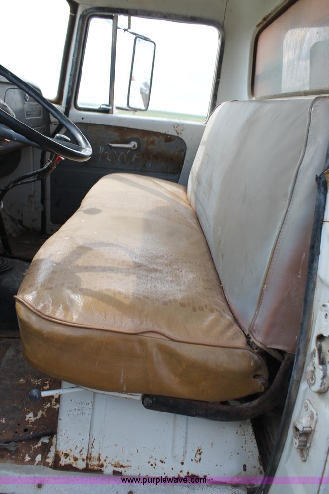 image for item H1527 1966 International Loadstar 1600 grain truck