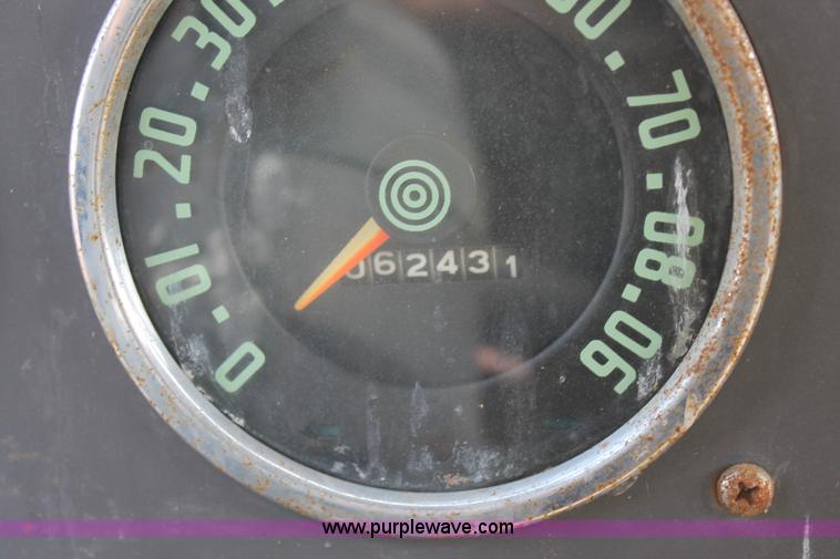 image for item H1527 1966 International Loadstar 1600 grain truck