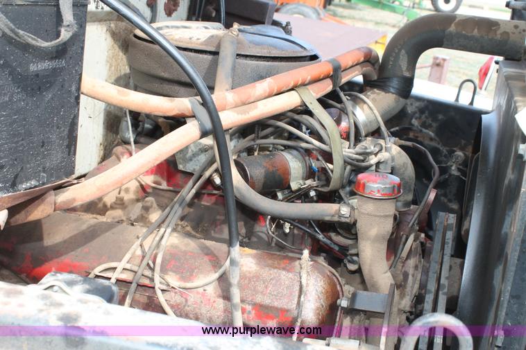 image for item H1527 1966 International Loadstar 1600 grain truck