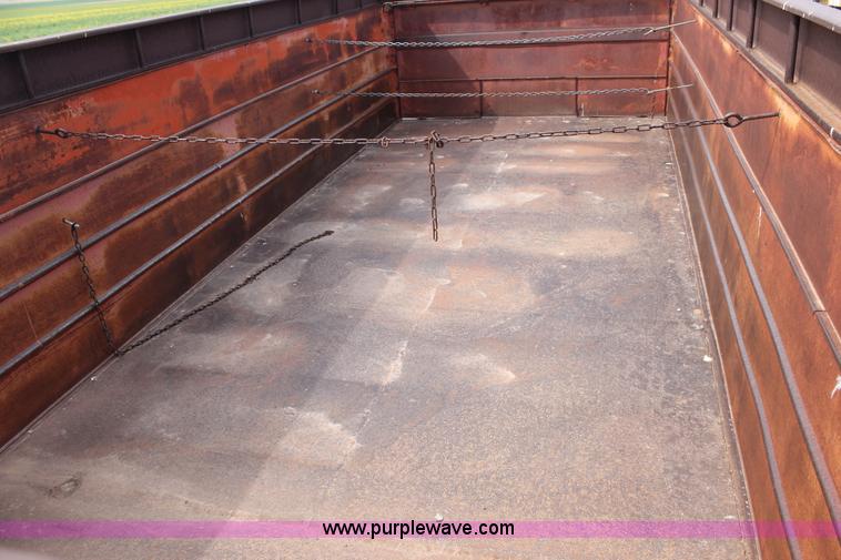 image for item H1527 1966 International Loadstar 1600 grain truck