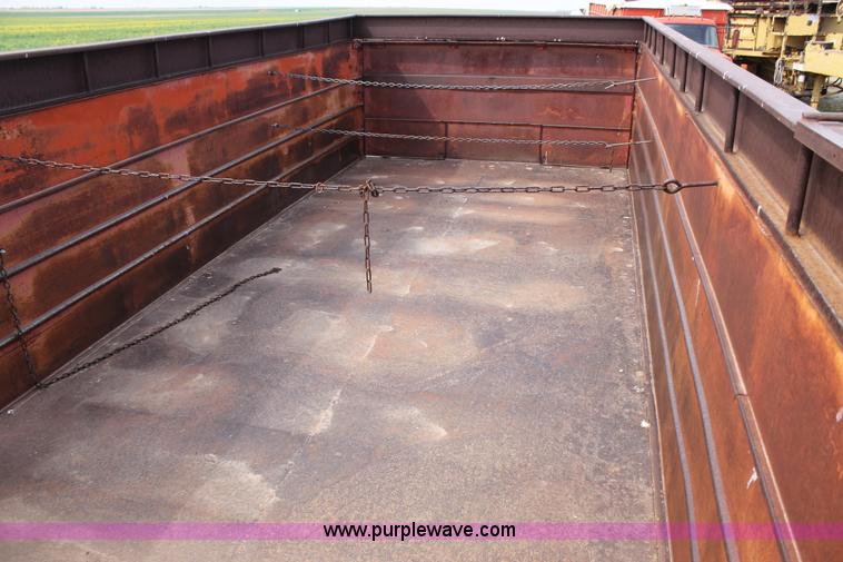 image for item H1527 1966 International Loadstar 1600 grain truck