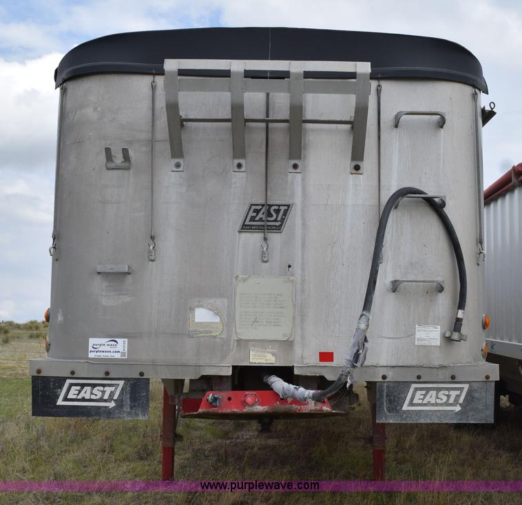 image for item H5123 1990 East end dump trailer