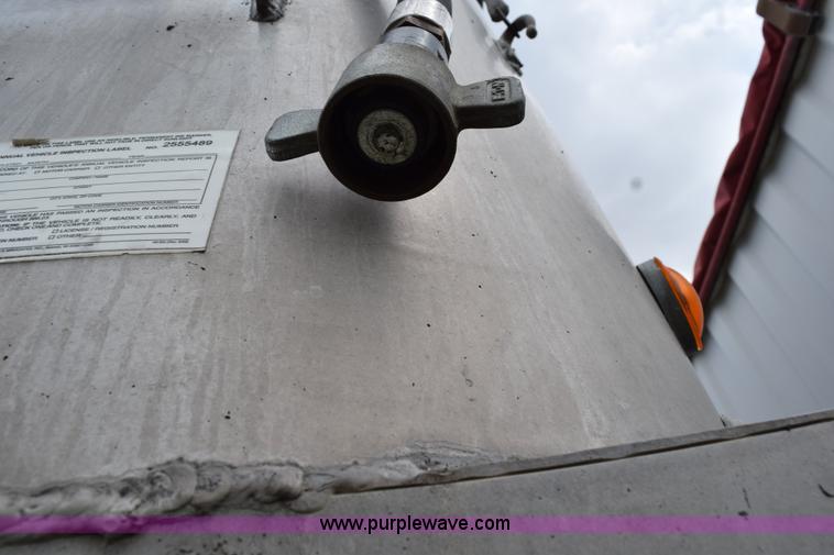 image for item H5123 1990 East end dump trailer