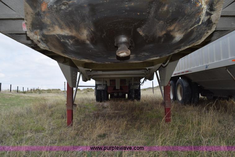 image for item H5123 1990 East end dump trailer