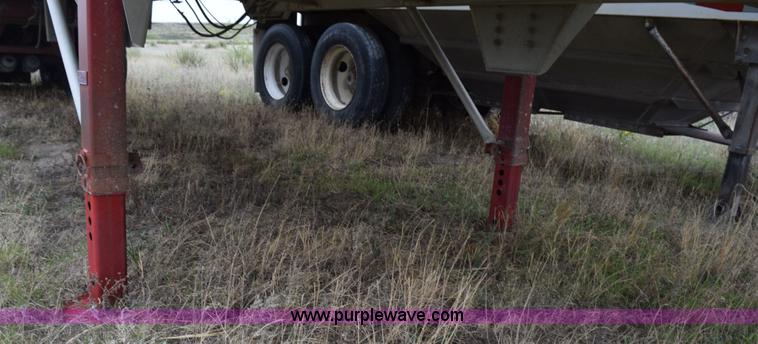 image for item H5123 1990 East end dump trailer