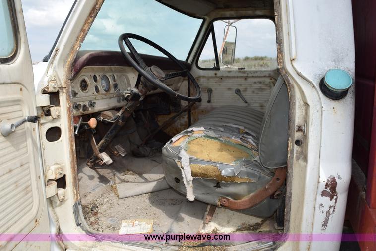 image for item H5125 1968 Ford F600 dump truck