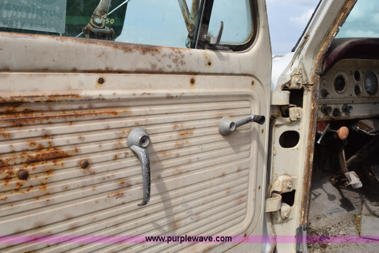 image for item H5125 1968 Ford F600 dump truck
