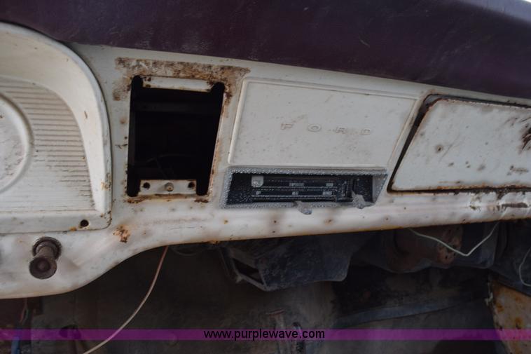 image for item H5125 1968 Ford F600 dump truck