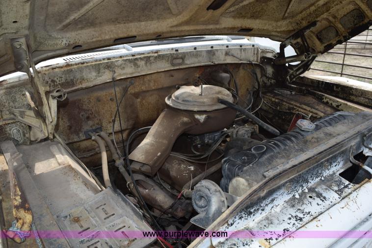 image for item H5125 1968 Ford F600 dump truck