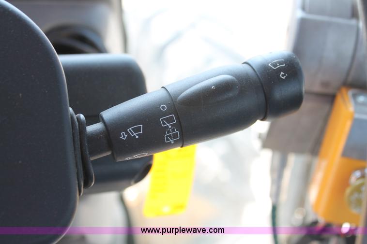 image for item H5821 2005 New Holland TS115A MFWD tractor