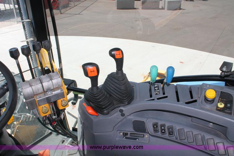 image for item H5821 2005 New Holland TS115A MFWD tractor