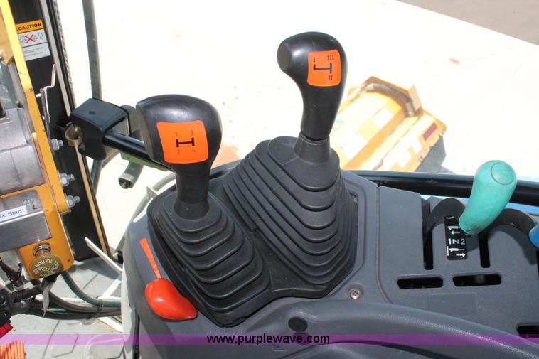 image for item H5821 2005 New Holland TS115A MFWD tractor