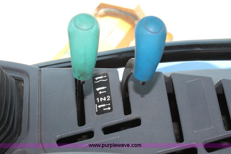 image for item H5821 2005 New Holland TS115A MFWD tractor