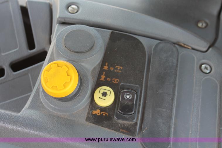 image for item H5821 2005 New Holland TS115A MFWD tractor