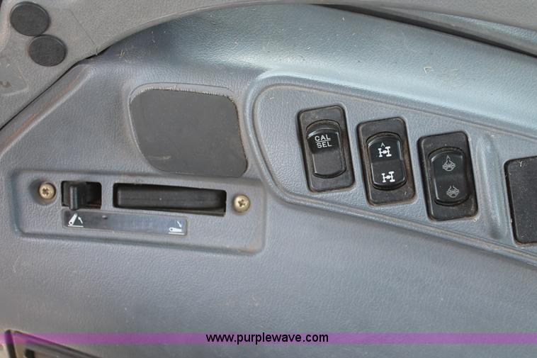 image for item H5821 2005 New Holland TS115A MFWD tractor