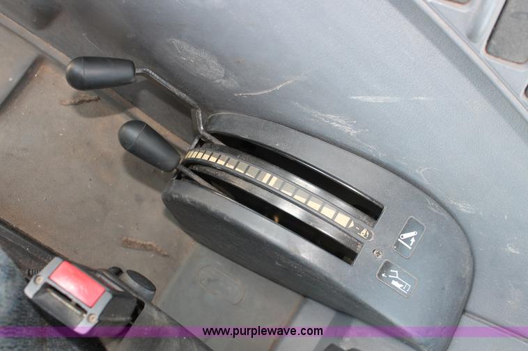 image for item H5821 2005 New Holland TS115A MFWD tractor