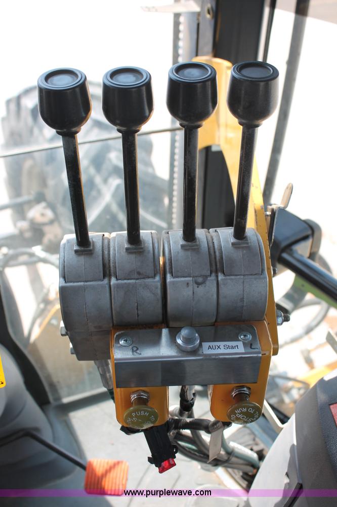 image for item H5821 2005 New Holland TS115A MFWD tractor