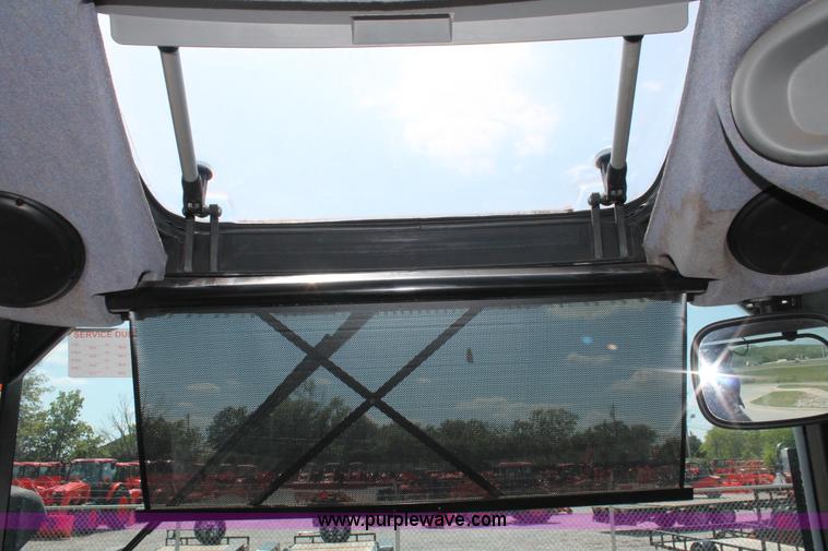 image for item H5821 2005 New Holland TS115A MFWD tractor