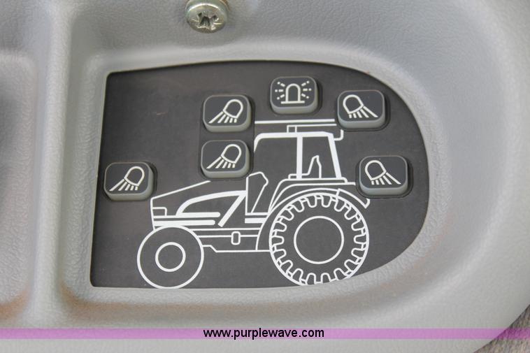 image for item H5821 2005 New Holland TS115A MFWD tractor