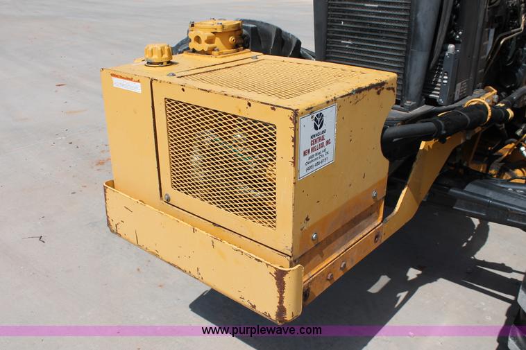 image for item H5821 2005 New Holland TS115A MFWD tractor