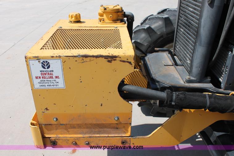 image for item H5821 2005 New Holland TS115A MFWD tractor