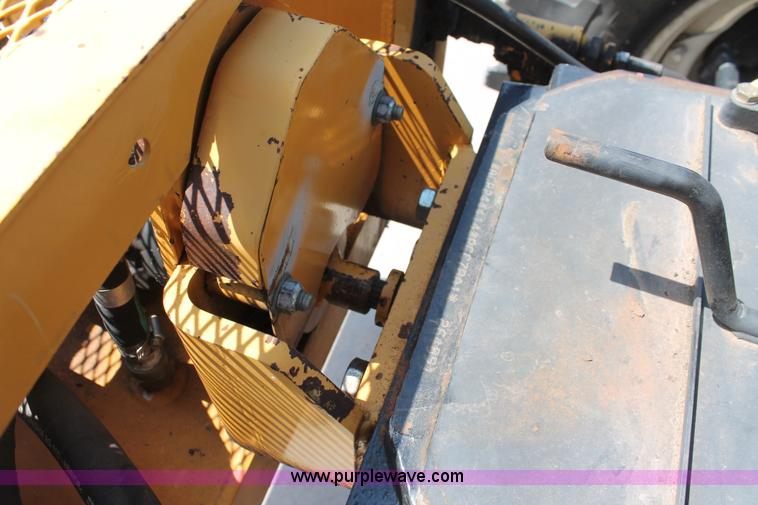 image for item H5821 2005 New Holland TS115A MFWD tractor