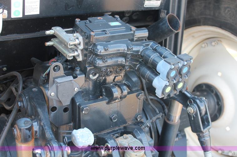 image for item H5821 2005 New Holland TS115A MFWD tractor