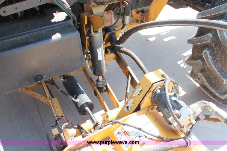 image for item H5821 2005 New Holland TS115A MFWD tractor