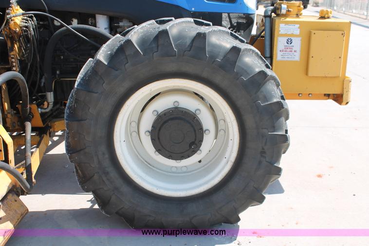 image for item H5821 2005 New Holland TS115A MFWD tractor