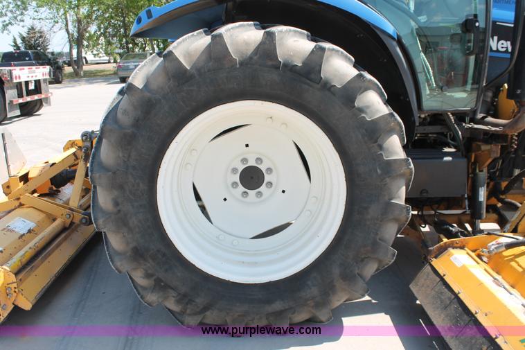 image for item H5821 2005 New Holland TS115A MFWD tractor