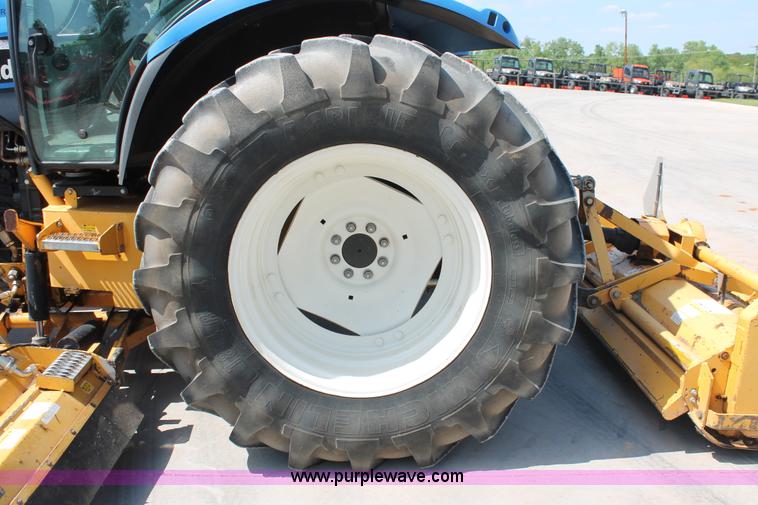 image for item H5821 2005 New Holland TS115A MFWD tractor