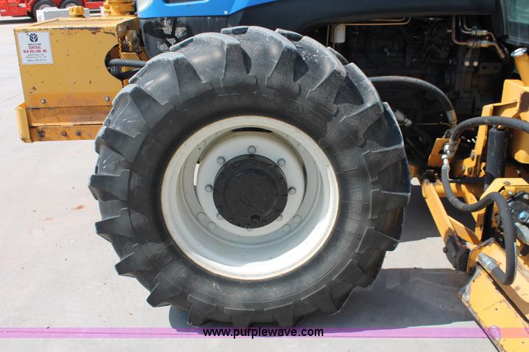 image for item H5821 2005 New Holland TS115A MFWD tractor