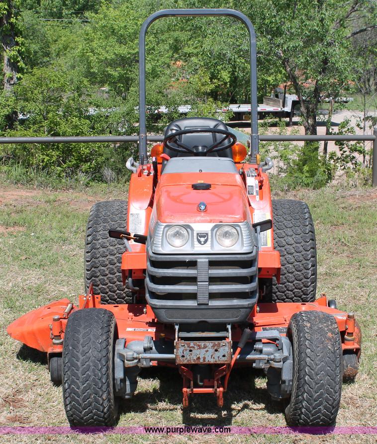 image for item H5827 1998 Kubota B7300 MFWD tractor